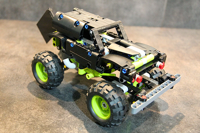 Le Monster Jam Grave Digger, entièrement monté