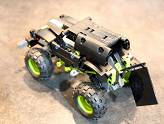 LEGO Technic - Monster Jam Grave Digger - Le Monster Jam et son drapeau vus de l\'arrière