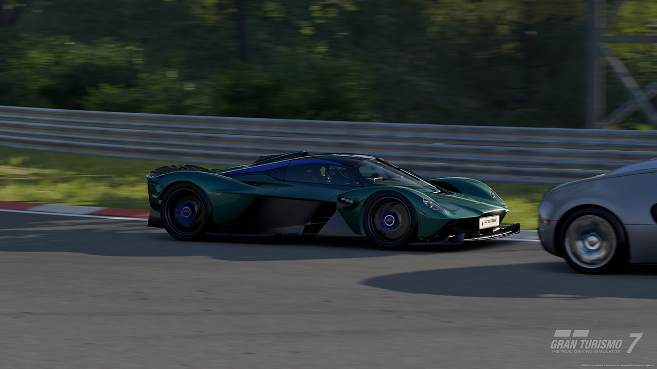 Aston Martin Valkyrie '21 - Stock