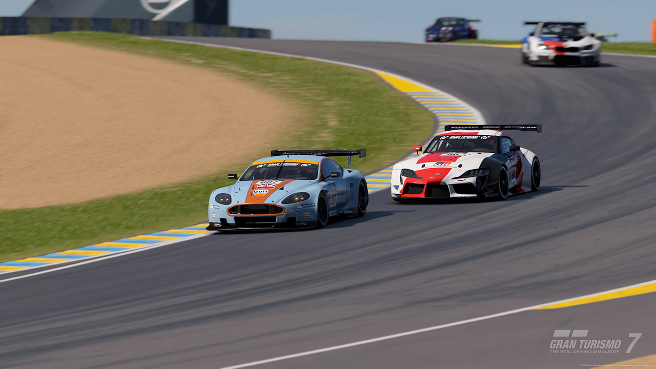 Aston Martin DBR9 GT1 Race Car '10 - R&eacute;gl&eacute;e