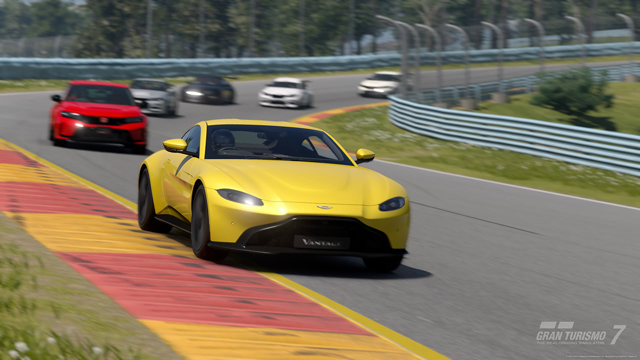 Aston Martin Vantage '18 - Stock